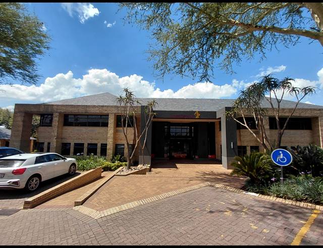 5,745M² OFFICE FOR SALE IN BRYANSTON
